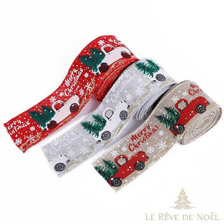 Trois rouleaux de ruban à motif camion et sapin, coloris rouge, argenté et beige, déroulés