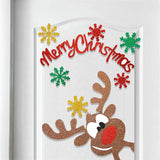 Sticker renne pailleté et texte Merry Christmas collés sur une porte blanche