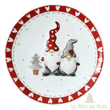 Assiette ronde à bordure rouge et cœurs blancs, illustration de deux lutins et un sapin