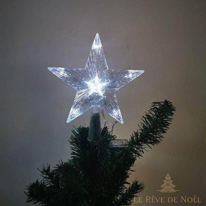 Cimier étoile à LED blanches allumé au sommet d'un sapin, lumière froide argentée