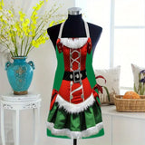 Tablier de Mère Noël rouge et vert sur buste de mannequin, dans un intérieur décoré