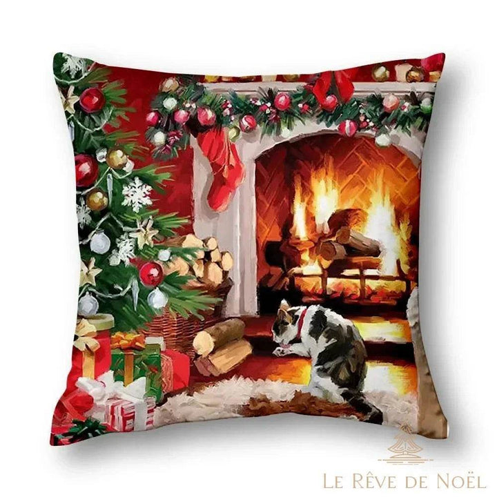 Housse de coussin à motif de chat assis devant une cheminée allumée, fond rouge