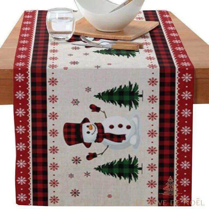 Chemin de table blanc à bordure carreaux rouge et noir, bonhomme de neige et sapins imprimés
