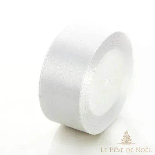 Ruban satin de Noël blanc, bobine satinée vue de trois quarts