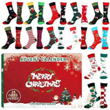 Paires de chaussettes de Noël à motifs variés, alignées au-dessus de la boîte du calendrier
