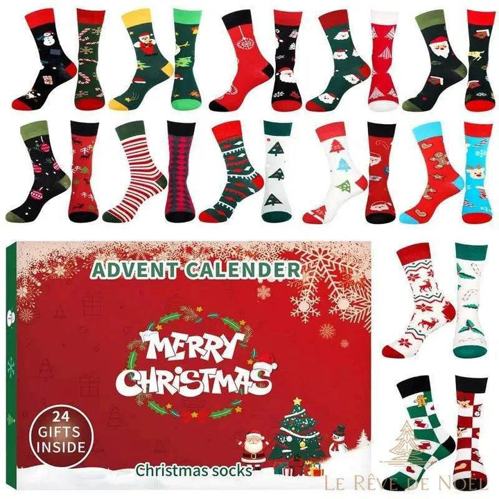 Paires de chaussettes de Noël à motifs variés, alignées au-dessus de la boîte du calendrier