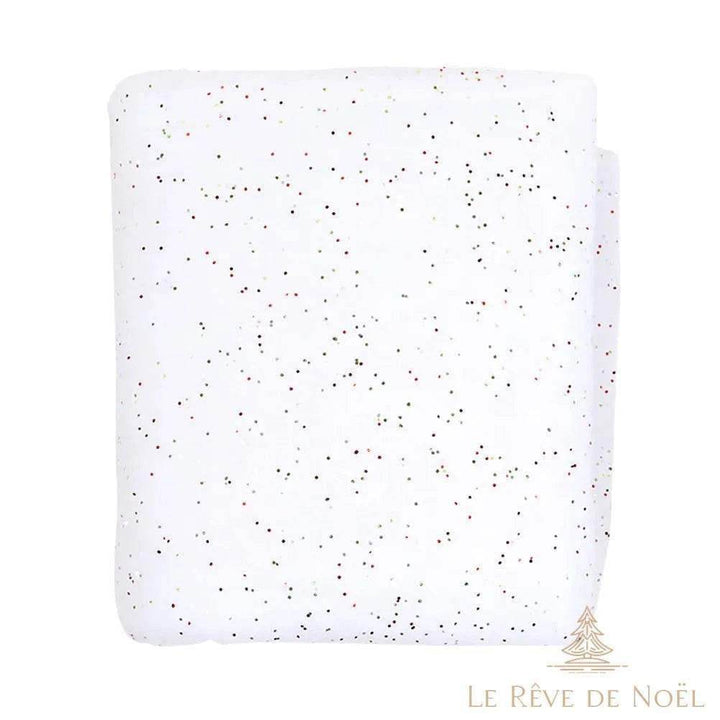 Rouleau de tapis de neige blanc plié, tissu semé de fins paillettes rouges, vertes et dorées