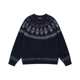 Pull de Noël femme vintage bleu marine, motif jacquard bordeaux et bleu clair, présenté à plat