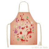 Tablier de cuisine rose orné de rennes, traîneaux et paquets cadeaux