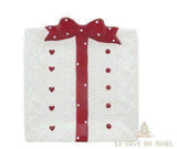 Petite assiette céramique en forme de cadeau, nœud rouge, motif de cœurs et pois rouges