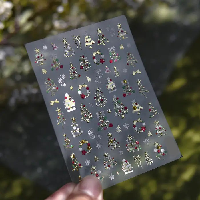 Planche de stickers ongles à sapins dorés en fil scintillant, perles rouges et vertes