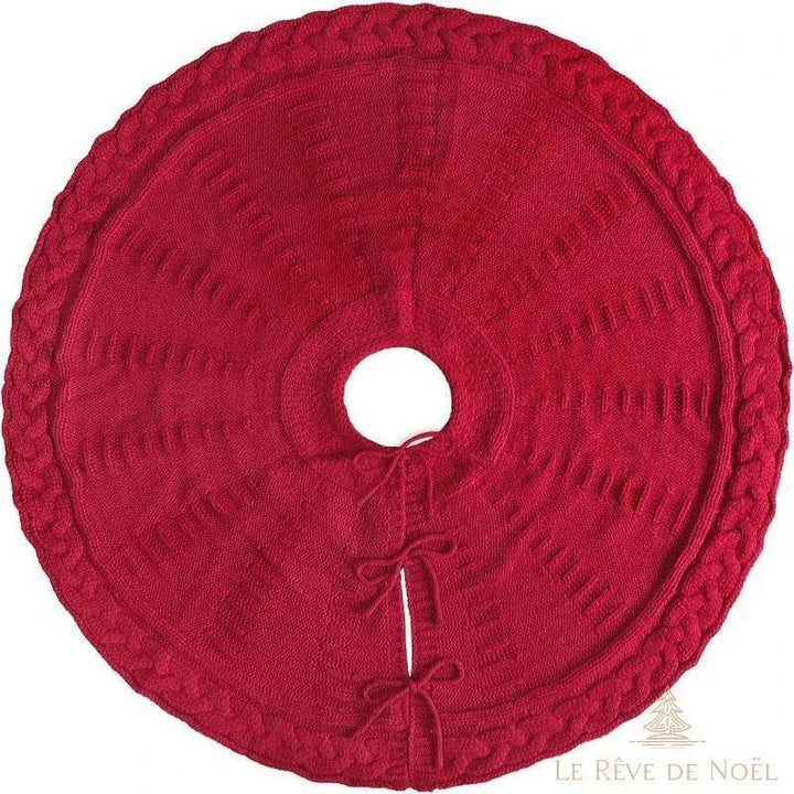 Cache-pied de sapin en tricot rouge vu de dessus, bordure torsadée et fente à nouer