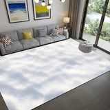 Tapis effet neige, variante Neige 5, texture nuageuse grise et blanche, salon au canapé gris