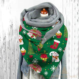 Écharpe triangle de Noël verte à hérissons, cupcakes et sapins kawaii, portée sur veste en jean