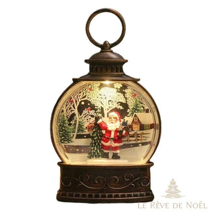 Boule à neige en forme de lanterne, scène du Père Noël portant un sapin, fond blanc