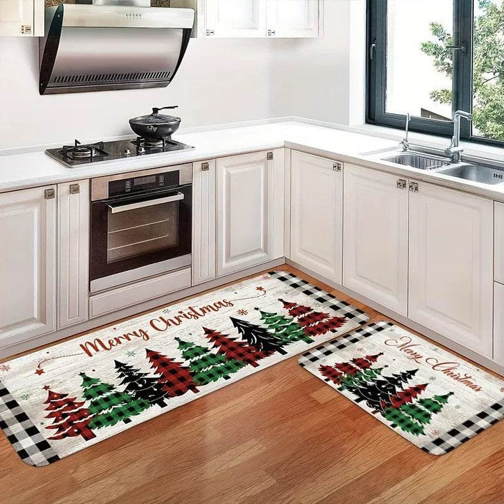 Tapis à bordure à carreaux noir et blanc, sapins verts et rouges, posés devant une cuisinière à gaz