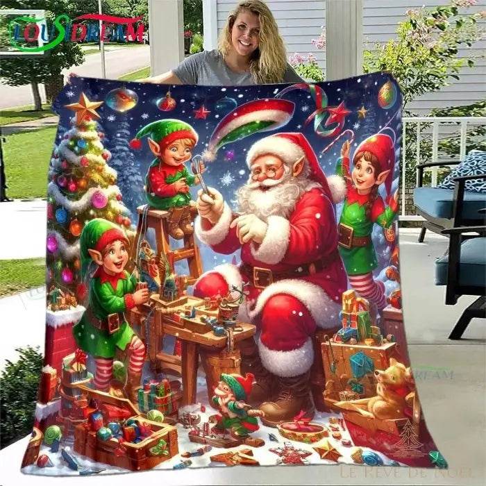 Plaid de Noël déployé sur un porche, motif Père Noël à l'établi entouré de trois lutins