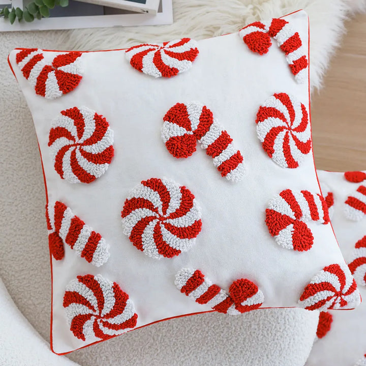 Gros plan sur la broderie en relief des sucres d'orge et bonbons, coussin de 45 x 45 cm