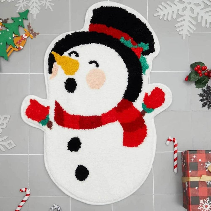 Tapis en forme de bonhomme de neige, haut-de-forme noir, écharpe et moufles rouges, sol carrelé