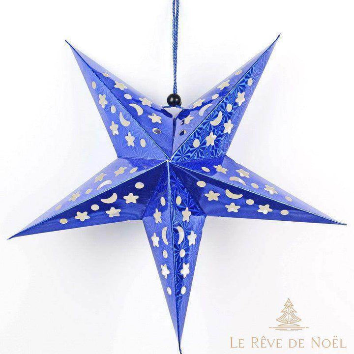 Étoile de Noël en papier bleu roi 30 cm, motifs étoiles ajourés, suspendue sur fond blanc