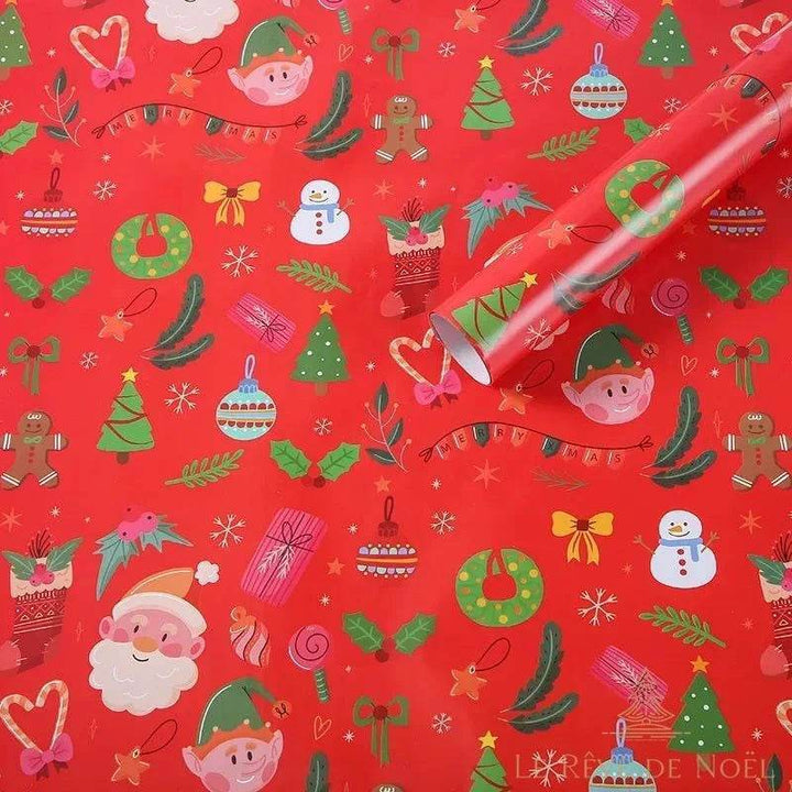 Rouleau de papier cadeau rouge déroulé, motifs mêlés : Père Noël, lutin, sapin, bonhomme de neige
