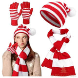 Ensemble bonnet, écharpe et gants à rayures rouges et blanches, porté par une jeune femme