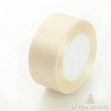 Ruban satin de Noël beige ivoire, bobine satinée vue de trois quarts