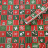 Rouleau de papier cadeau à damier rouge et vert, carrés à étoiles, flocons, sapins et cadeaux