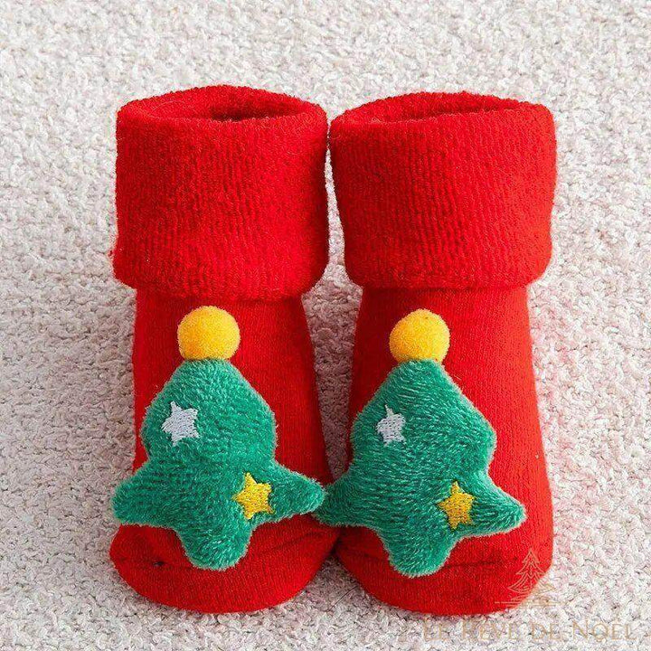 Paire de chaussettes de Noël bébé rouges, sapin vert en relief surmonté d'un pompon jaune