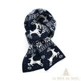 Écharpe en laine bleu marine à motif de rennes blancs et flocons, nouée en boucle