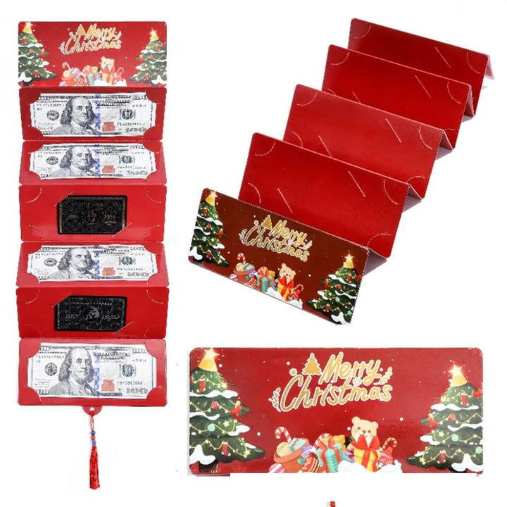 Pochette de Noël rouge « Merry Christmas », sapins et ours en peluche, dépliée avec ses billets