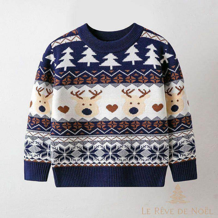 Pull de Noël enfant bleu marine à motifs sapins, rennes et flocons tricotés, à plat sur fond blanc