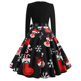 Dos de la robe noire avec fermeture éclair visible, jupe à motif de rennes et chaussettes de Noël