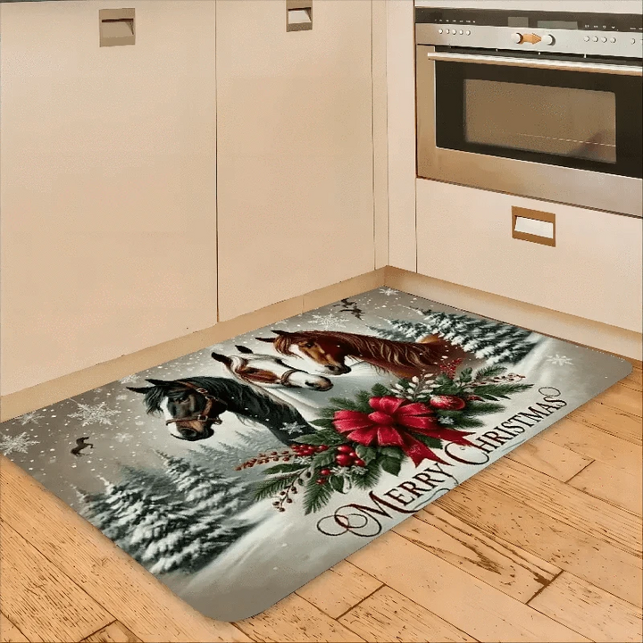 Tapis à chevaux de Noël déroulé au sol d'une cuisine en bois, devant un four encastré