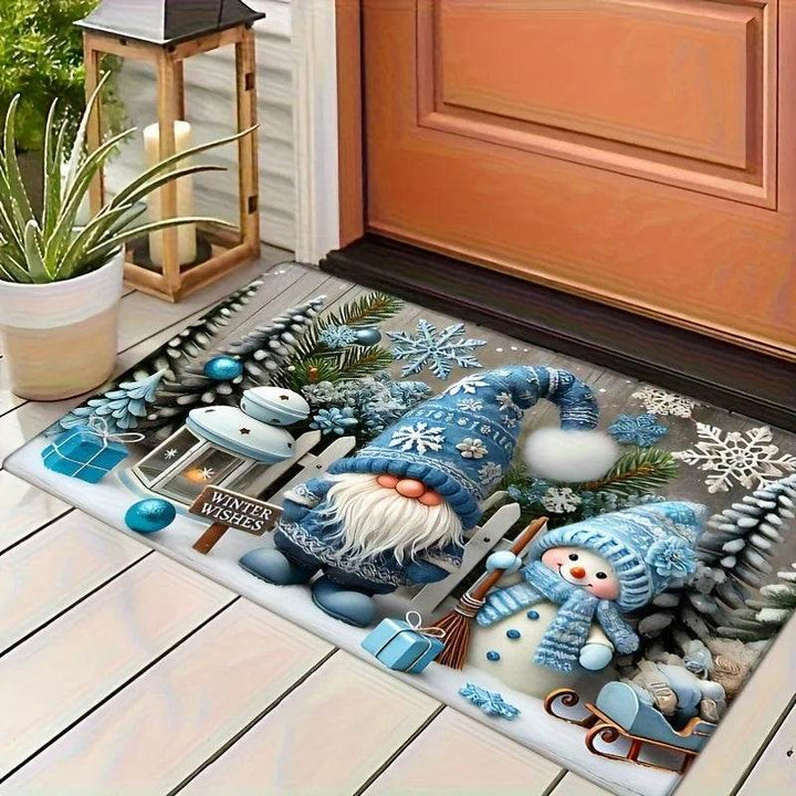 Tapis rectangulaire bleu avec gnome et bonhomme de neige, posé devant une porte d'entrée