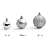 Les trois tailles de boules de Noël argentées du lot : 40, 50 et 60 mm