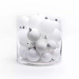 Lot de 30 boules de Noël blanches brillantes, mates et pailletées dans un vase en verre