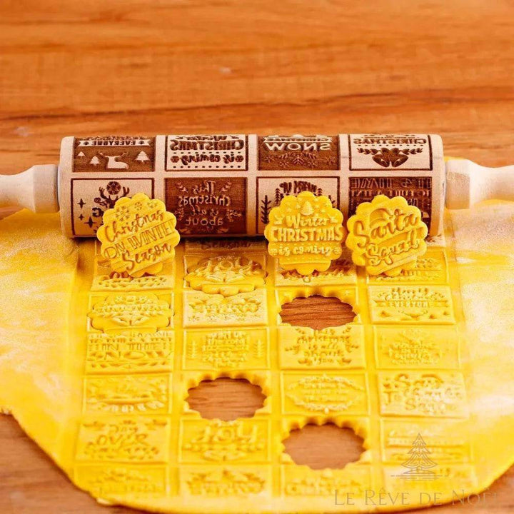 Rouleau à pâtisserie de Noël gravé de messages et étoiles en grille, imprimé sur la pâte jaune