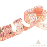 Ruban Noël coloris rose et doré à motifs animaliers, enroulé en spirale, bord filé or