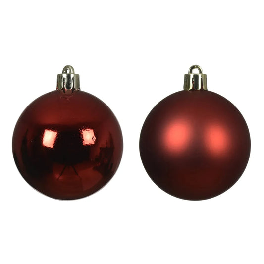Deux boules de Noël rouges du lot, une brillante et une mate