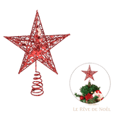 Même cimier étoile rouge ajouré vu sous un angle légèrement tourné, taille 15 cm, avec vignette du sapin décoré en médaillon