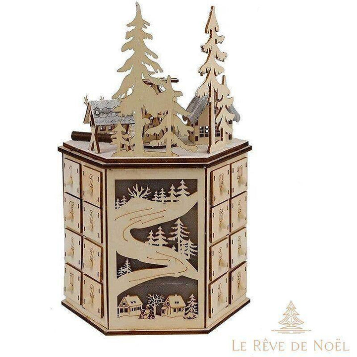 Tour calendrier de l'avent en bois ajouré avec sapins et village miniature au sommet, 24 tiroirs numérotés, fond blanc