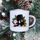 Mug émaillé blanc à lettre A noire décorée d'un Père Noël entouré de petits oiseaux, fond étoilé