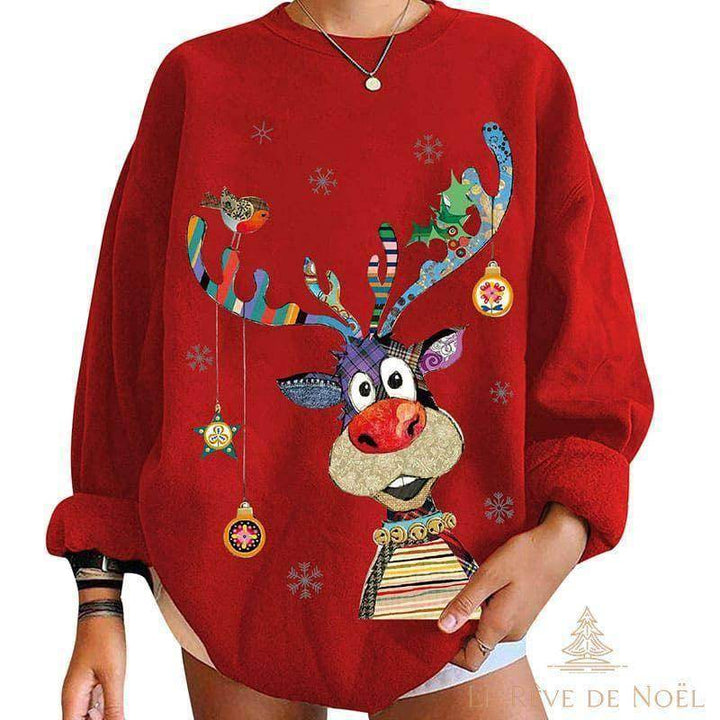 Pull rouge oversize avec renne comique multicolore imprimé, boules suspendues et oiseau