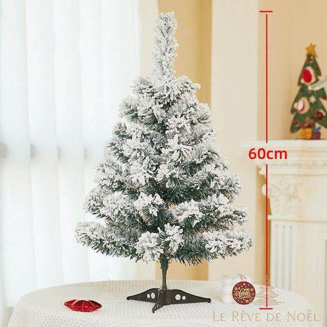 Petit sapin enneigé près d'un rideau, ligne de cote indiquant une hauteur de 60 cm