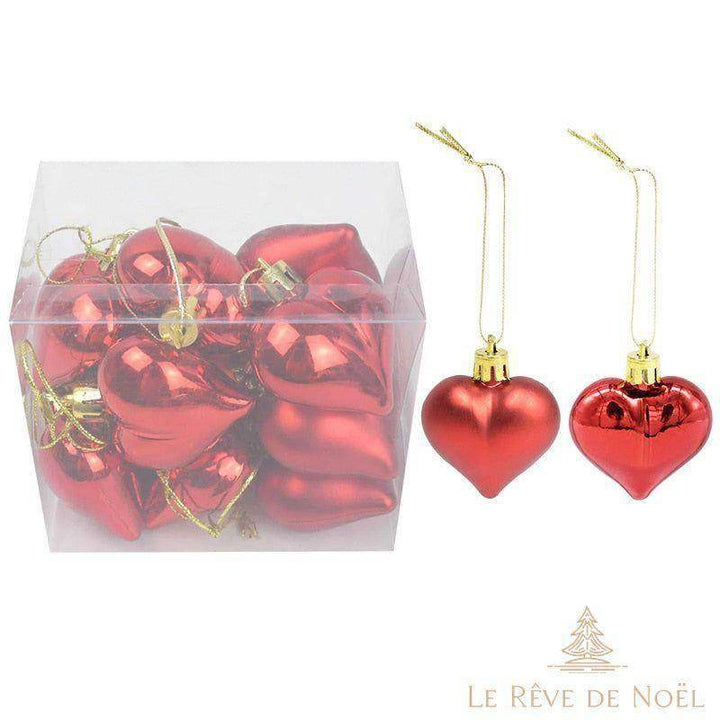 Boules de Noël en forme de cœur rouge, finitions brillante et mate, suspendues à un cordon doré
