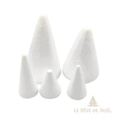 Cônes blancs en polystyrène de tailles différentes, du plus petit au plus grand