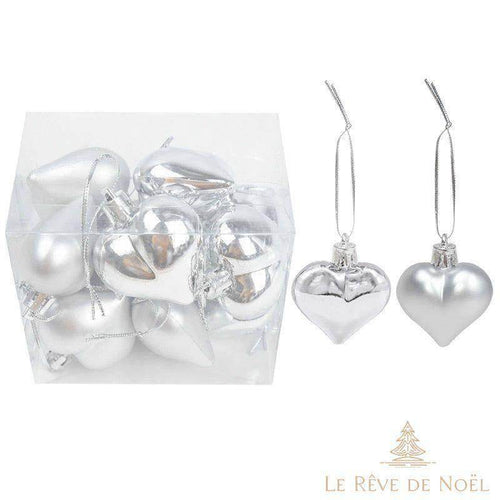 Boules de Noël en forme de cœur argenté, finitions brillante et mate, suspendues à un cordon