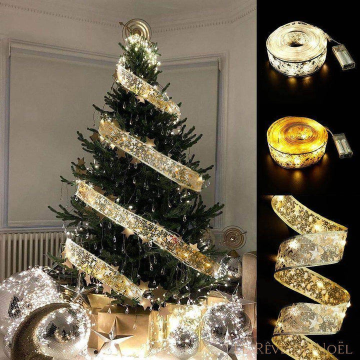 Ruban lumineux doré en spirale sur un sapin décoré, encarts montrant la bobine et son boîtier à piles
